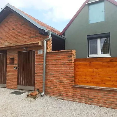 121 - * Hlohovec
