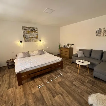 アパート 121 - *